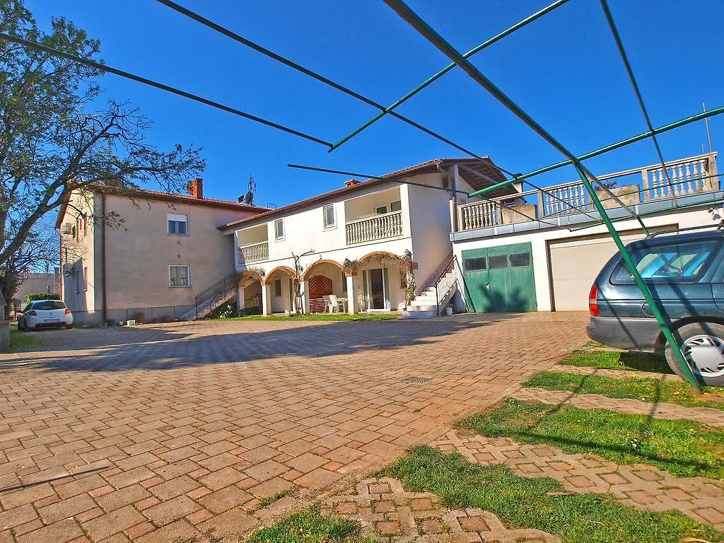 Apartments Jozefina 1261 Medulin 0*,  Croacia